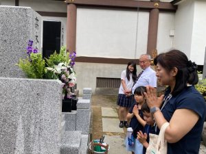 創立者のお墓参り